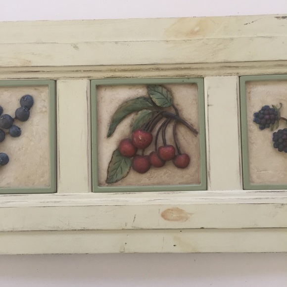 Wood panel with carved relief fruits - Picture 3 of 5